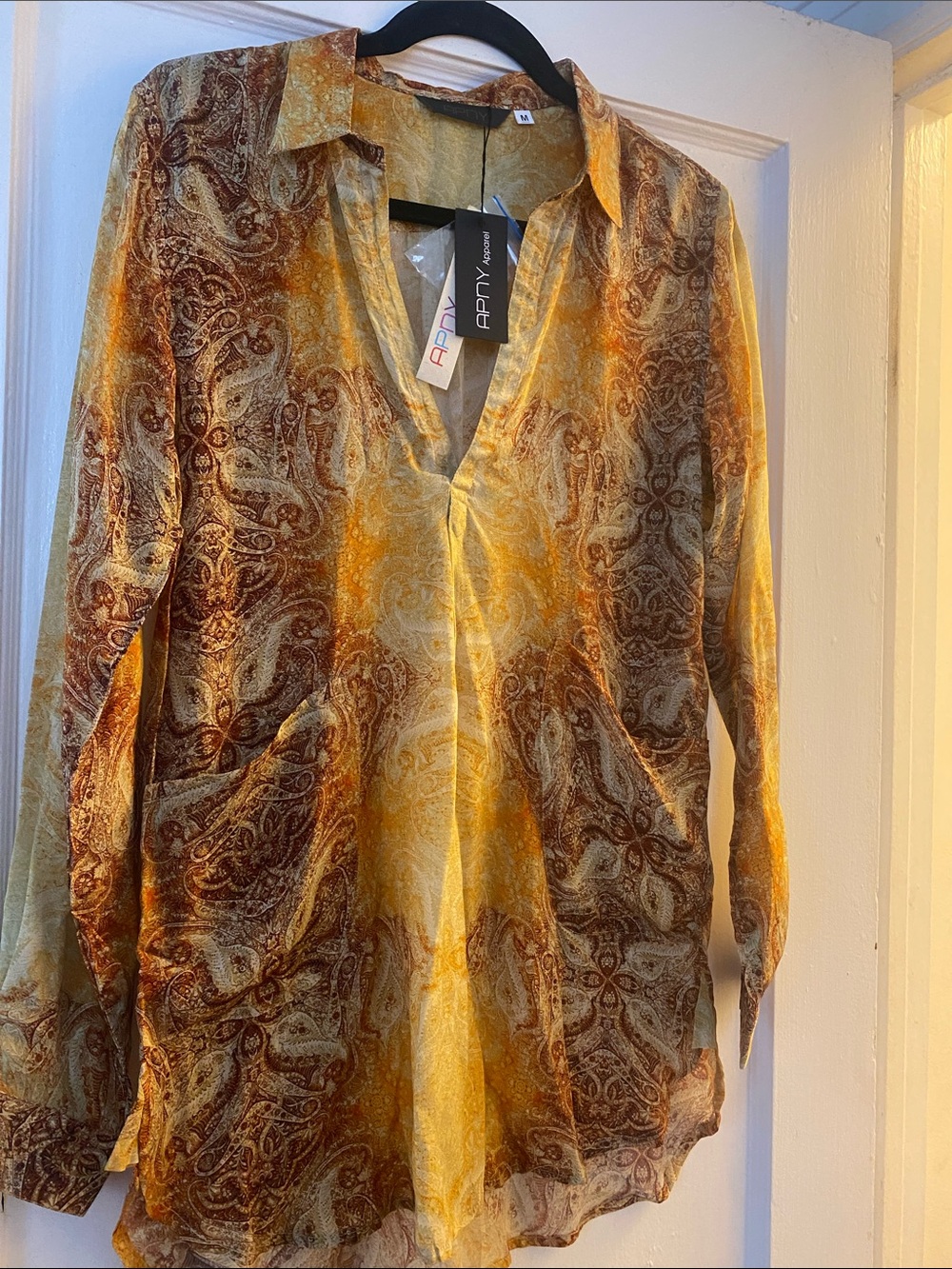 APNY Women's Paisley V-Neck Blouse in Gold and Brown